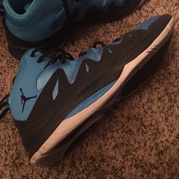 baby blue jordan’s - Picture 2 of 4